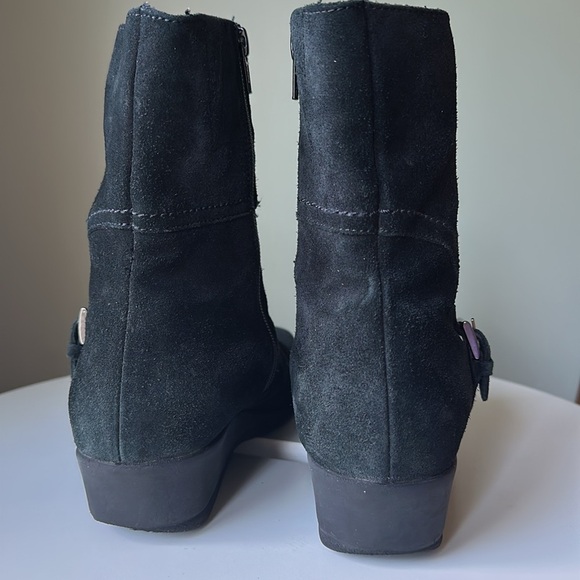 La Canadienne Waterproof Suede Buckle Detail Side Zip Low Wedge Ankle Boot *Read - Picture 10 of 15